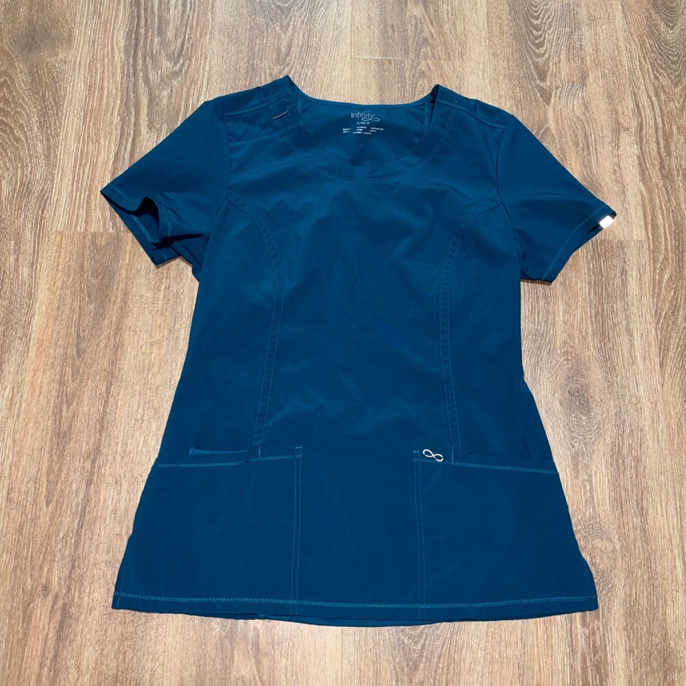 Women’s Small Cherokee Infinity Scrup Top